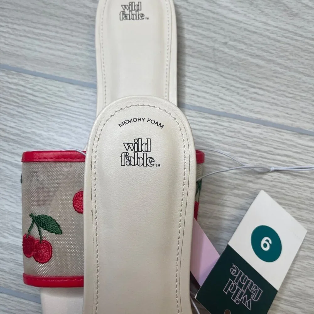 Wild Fable Cherry Embroidered White Mesh Red Trim Slip On Flat Slides size 9 New